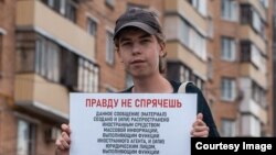 Timofei Iliușin la un pichet în sprijinul presei independente ruse în Bișkek, Kârgâzstan, ianuarie 2023