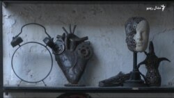 په عراق کې یو مستري د ګاډو له پرزو هنري شیان جوړوي