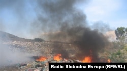 Гори депонија во Дебар.