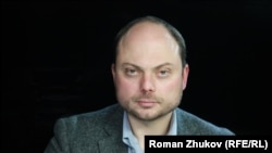 Володимир Кара-Мурза вимагає порушити справу про замах на вбивство і притягнути до відповідальності згаданих у розслідуванні співробітників ФСБ Романа Мезенцева, Олександра Самофала, Костянтина Кудрявцева і Валерія Сухарева