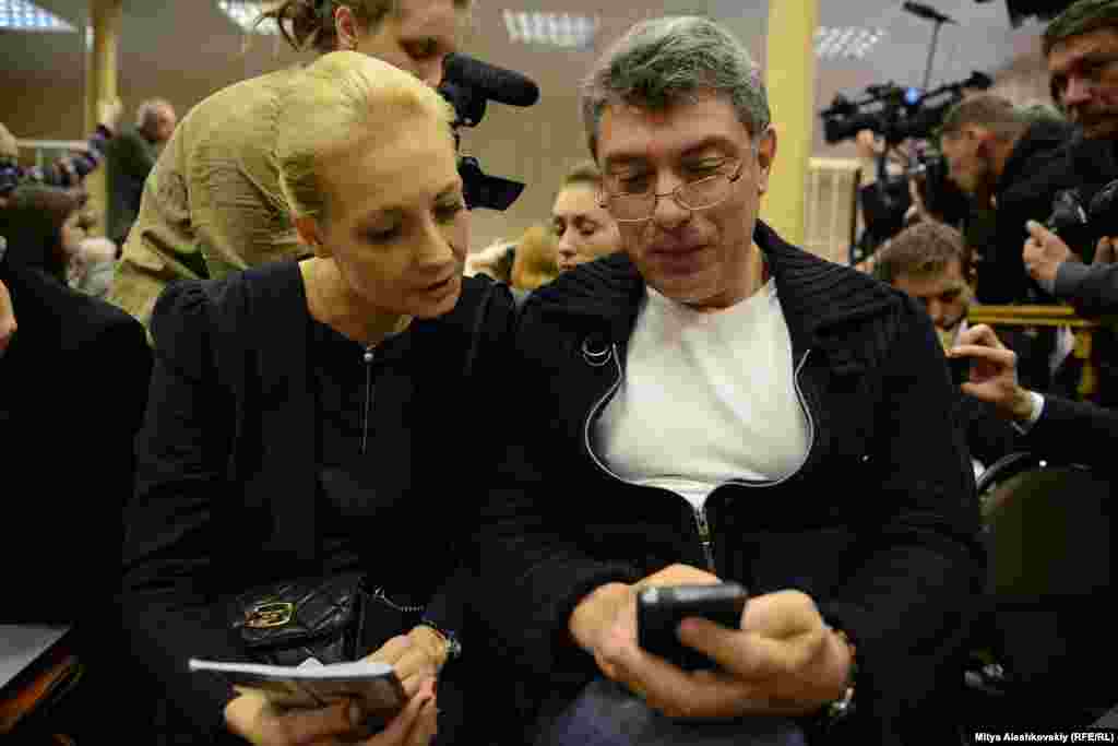 Алексей Навальныйдын аялы Юлия менен сотто. 17-апрель, 2013-жыл.&nbsp; &nbsp;