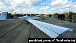 В України є наразі 6 турецьких безпілотників Bayraktar TB2, які Азербайджан активно застосовує під час бойових дій