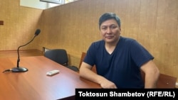 Журналист-расследователь Болот
 Темиров