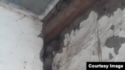 Кара-Кулжадагы Кебек Мамаев атындагы орто мектебинин жарака кеткен бөлүгү.