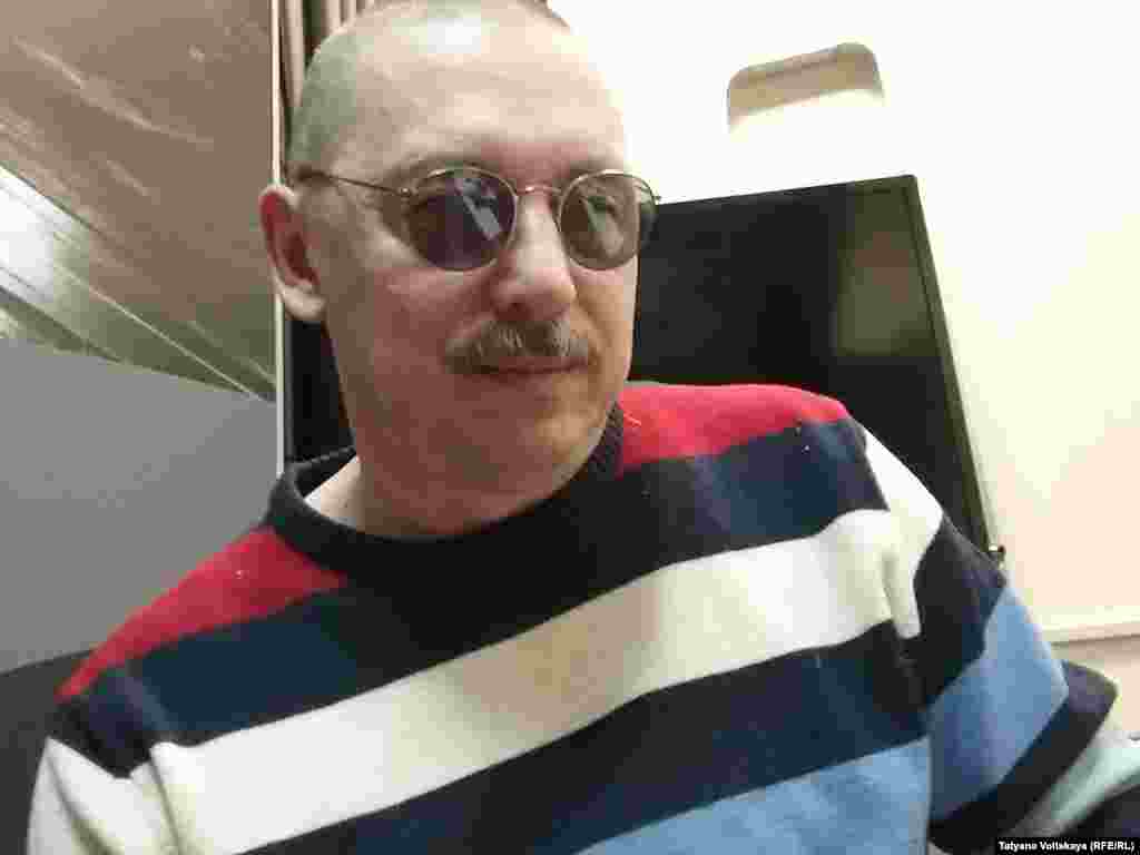 У жовтні 2018 року невідомі залишили перед будівлею газети жалобний вінок і записку з погрозами кореспонденту &laquo;Нової газети&raquo; Денису Короткову. Похоронний вінок із запискою, в якій його називали &laquo;зрадником&raquo;, Короткову також відправили поштою на домашню адресу. Незадовго до цього випадку журналіст опублікував статтю про &laquo;кухаря Путіна&raquo; Євгена Пригожина, в якій стверджувалося, що один із його помічників брав участь у замахах на опонентів Пригожина і як мінімум в одному вбивстві. Невідомі також залишили біля будівлі редакції кошик з відрубаною головою барана і червоними гвоздиками із запискою: &laquo;Головному редактору Нової газети, з привітом Вам і Короткову&raquo;