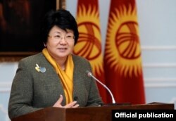 Мурдагы президент Роза Отунбаева.