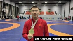 Сурдлимпиада оюндарынын жеңүүчүсү Смадияр Жумакадыров. 22-ноябрь, 2025-жыл.