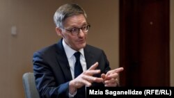 Специјалниот советник на американскиот Стејт департмент, Дерек Шоле