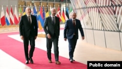 Եվրամիության խորհրդի նախագահ Շառլ Միշելի, Հայաստանի վարչապետ Նիկոլ Փաշինյանի և Ադրբեջանի նախագահ Իլհամ Ալիևի հանդիպումը Բրյուսելում, 22-ը մայիսի, 2022թ.