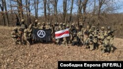 Таканаречениот македонско-бугарски странски баталјон. Бугарскиот министер за одбрана Драгомир Заков изјави дека фотографиите на групата на Фејсбук, кои вклучуваат изработена верзија на горната слика, се лажни.