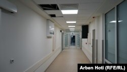 Një nga korridoret e qendrës për IVF.