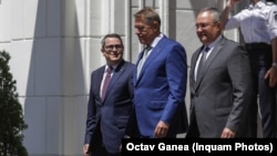 Pensiile speciale reprezintă o temă aprinsă de discuții pe agenda publică, fără o rezolvare concretă încă. Premierul Nicolae Ciucă (în dreapta) are în prezent o pensie MAPN de 214.000 de lei / an, superioară venitului șefului statului, Klaus Iohannis, de 179.000 de lei pe an.