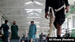 تصویر آرشیف: تعدادی از افرادی که در نتیجه انفجار ماین ها در افغانستان اعضای بدن خود را از دست داده اند