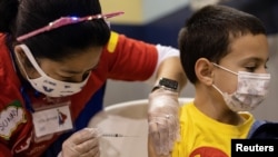 У США вакцинують дітей проти COVID-19 на тлі поширення нового штаму, який назвали Kraken