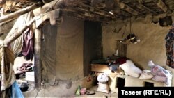 آرشیف - یک ساختمان که در پکتیکا در اثر زلزله تخریب شده است