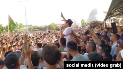 Қорақалпоғистондаги норозилик чиқишларидан лавҳа, 2022 йил июли 