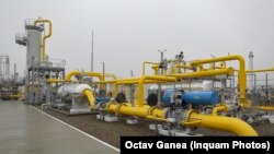 Unul dintre depozitele de gaz ale României, cel din Dâmbovița. România a umplut doar pe jumătate depozitele pentru la iarnă, în condițiile în care există riscul ca, în a doua parte a anului, să nu mai aibă de unde să se aprovizioneze. 