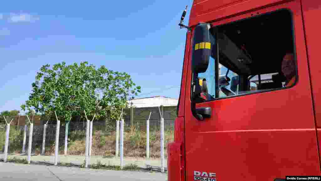 Vahit a ajuns în fruntea coloanei de tiruri și aștepta îmbarcare pe bac după 6 zile.