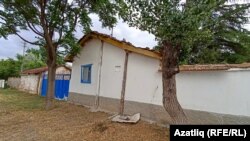 Авылдагы йортларның берсе