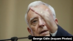 Guvernatorul BNR, Mugur Isărescu, se așteaptă ca rata inflației să crească până la sfârșitul anului cu aproape 1% față de prognoza din vară, adică de la 4% la 4,9%.