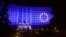 Sigla Uniunii Europene este proiectată pe clădirea Parlamentului din Chișinău, Republica Moldova (imagine de arhivă).