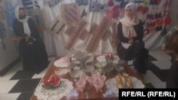 اشتراک کننده های این نمایشگاه می گویند که باید به زنان فرصت بیشتری مساعد گردد تا آنان بتوانند استعداد و توانایی های خود را به نمایش بگذارند