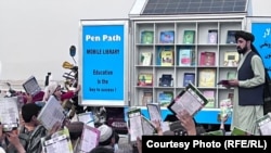 مطیع الله ویسا فعال حقوق آموزش اطفال حدود یک ماه قبل در کابل توسط طالبان بازداشت گردید. 