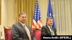 I dërguari amerikan për Ballkanin Perëndimor, Garbel Escobar dhe i dërguari i posaçëm i Bashkimit Evropian për dialogun mes Kosovës dhe Serbisë, Mirosllav Lajçak. Fotografi nga arkivi.