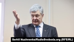 Петро Порошенко у власному зверненні підтвердив, що йдеться саме про запровадження санкцій проти нього