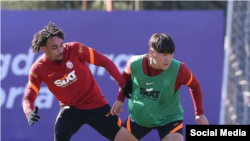 Бекназ Алмазбеков.