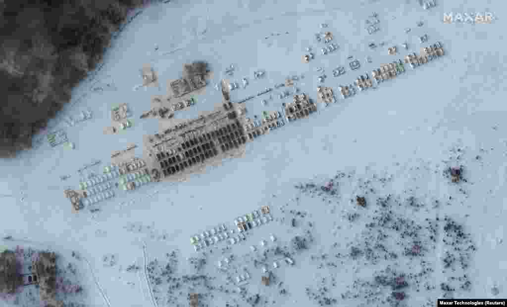 Намети та будівлі військового персоналу в Єльні, Смоленська область, 19 січня 2022 року.&nbsp;Satellite image &copy;2022 Maxar Technologies