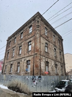 Në objektin në Mitrovicë të Jugut janë kryer disa faza të restaurimit, kryesisht në përforcimin e konstruksionit