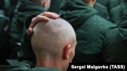 Крім того, закон дозволить іноземним громадянам підписувати контракти про перебування в резерві за умови, що їхня посада не буде пов’язана із державною таємницею