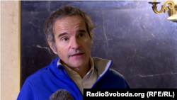 На думку очільника МАГАТЕ, ця організація повинна висунути пропозицію, на яку погодяться і Україна, і Росія, адже безпосередніх переговорів між країнами немає