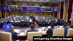 Ички иштер министрлигинин коллегиясы. Иллюстрациялык сүрөт.