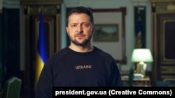 Ales președinte în 2019, pe baza promisiunii că va schimba modul în care a fost guvernat până acum fostul stat sovietic, Zelenski a anunțat că a acceptat demisia unui ministru adjunct după ce acesta a devenit urmărit penal pentru că a primit mită.