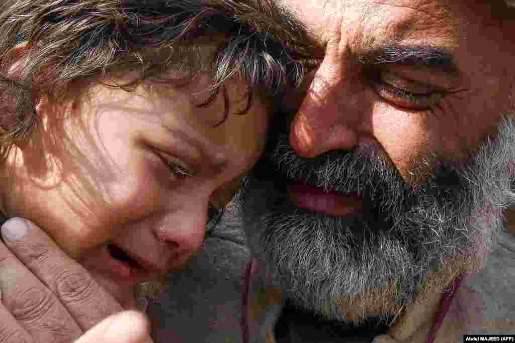 Metjit partlamasynyň pidasynyň maşgala agzalary Peşawarda söweşijilere we polisiýa merkeziniň içinde janyndan geçen hüjümçiniň amala aşyran partlamasyna garşy geçirlen protest aksiýasynda aglaýarlar. 2023-nji ýylyň 1-nji fewraly.&nbsp;Şol hepde Pakistanyň demirgazyk-günbatarynda 101 adamyň ölmegine sebäp bolan metjit partlamasy ýerli ýaşaýjylaryň sözlerine görä, ilatyň zorlukdan gorky duýgusyny ýene-de güýçlendirdi. (AFP/Abdul MAJEED)