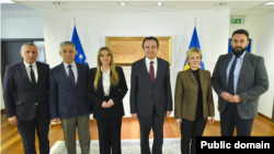 Premijer Kosova Kurti na sastanku sa predstavnicima Albanaca i Bošnjaka u Srbiji, Priština, 4. februar 2023.