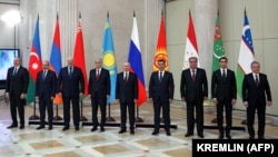 Մեկ տարի առաջ կրկին Սանկտ Պետերբուրգում անցկացված ԱՊՀ գագաթնաժողովի մասնակիցները