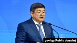 Акылбек Жапаров.