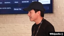 مرتضی بهبودی خبرنگار فرانسوی افغان تبار که به تازه گی از بند طالبان رها شده است