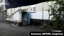 Вхід в підвал, в якому окупанти тримали людей