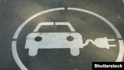 Про заборону проїзду електромобілів та гібридів Керченським мостом російська влада оголосила в листопаді