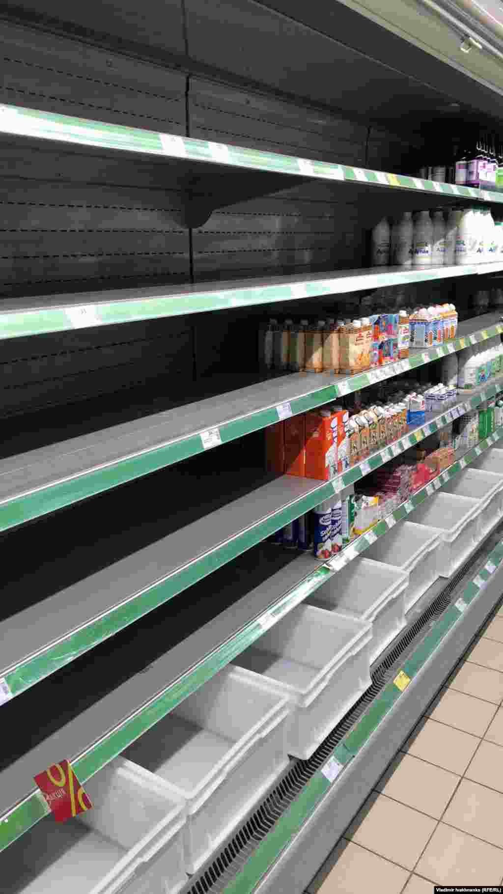 Киев кибетендә азык-төлек киштәсе