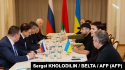 Переговори української і російської делегацій відбулися 28 лютого на українсько-білоруському кордоні