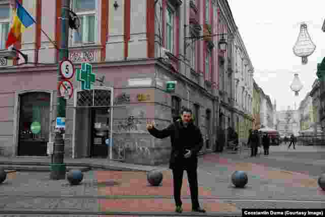 Revoluționarul Cătălin Regea, în locul în care a fost fotografiat în 1989