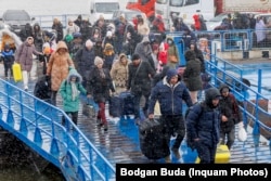 Prin vama Isaccea din sud-estul României trec zilnic aproape 3.000 de persoane din Ucraina. Imagine din vamă, 1 martie 2022