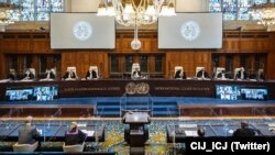 У залі засідань Міжнародного суду ООН (Палац миру, Гаага, Нідерланди)