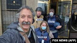 Pierre Zakrzewski (stânga) și Oleksandra Kuvshynova (dreapta) sunt printre victimele din rândul jurnaliștilor care se află în Ucraina. 