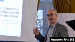 Aurelian Dochia, analist financiar.